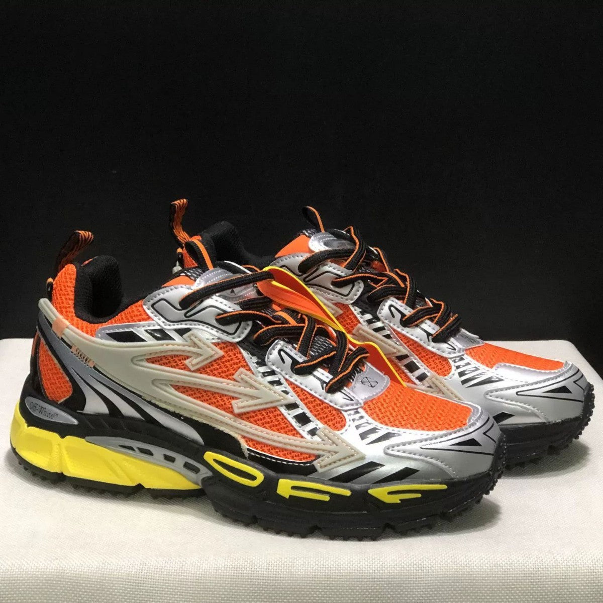 2026 New Model Height-Increasing Dad-Style Hiking Thick-Soled Casual Sneakers in Brown, Green, and Yellow with Three Arrow Design Trendy Shoes