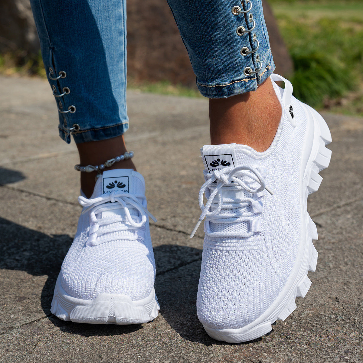 Large Size Cross-Border Women's Shoes 2025 Summer New Women's Sports Shoes Fly Woven Breathable Fashion Mom Shoes Temu Dropshipping
