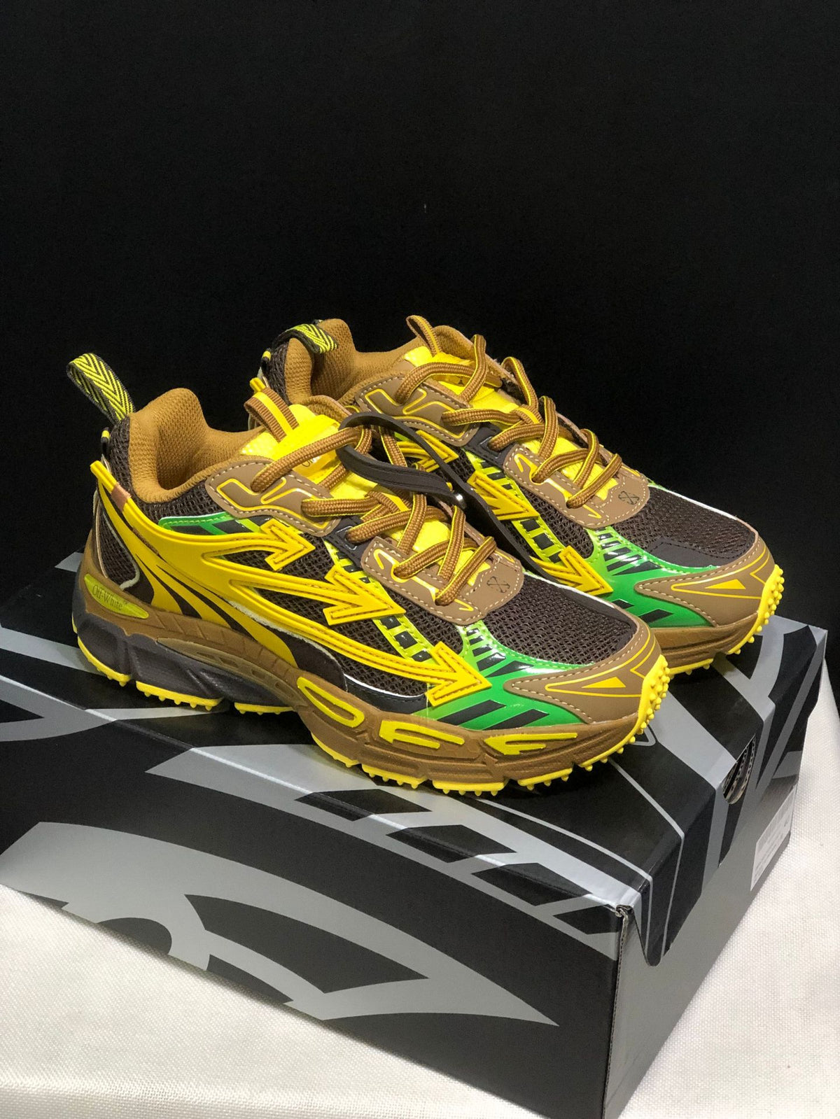 2026 New Model Height-Increasing Dad-Style Hiking Thick-Soled Casual Sneakers in Brown, Green, and Yellow with Three Arrow Design Trendy Shoes