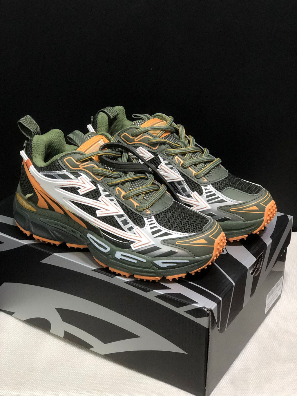 2026 New Model Height-Increasing Dad-Style Hiking Thick-Soled Casual Sneakers in Brown, Green, and Yellow with Three Arrow Design Trendy Shoes